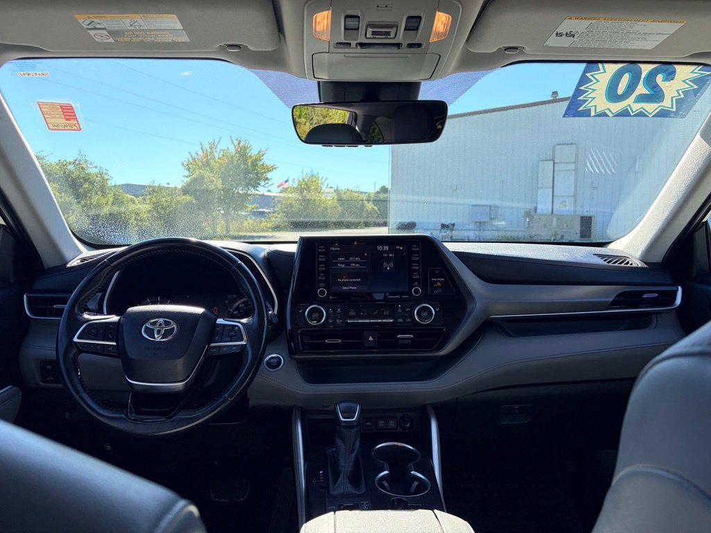 Used 2020 Toyota Highlander XLE AWD/4WD image 6