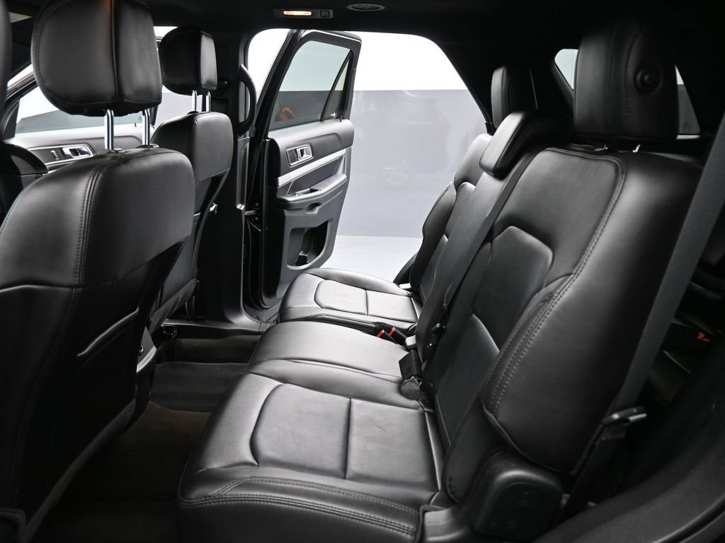 Certified 2017 Ford Explorer XLT w/ Equipment Group 202A image 20