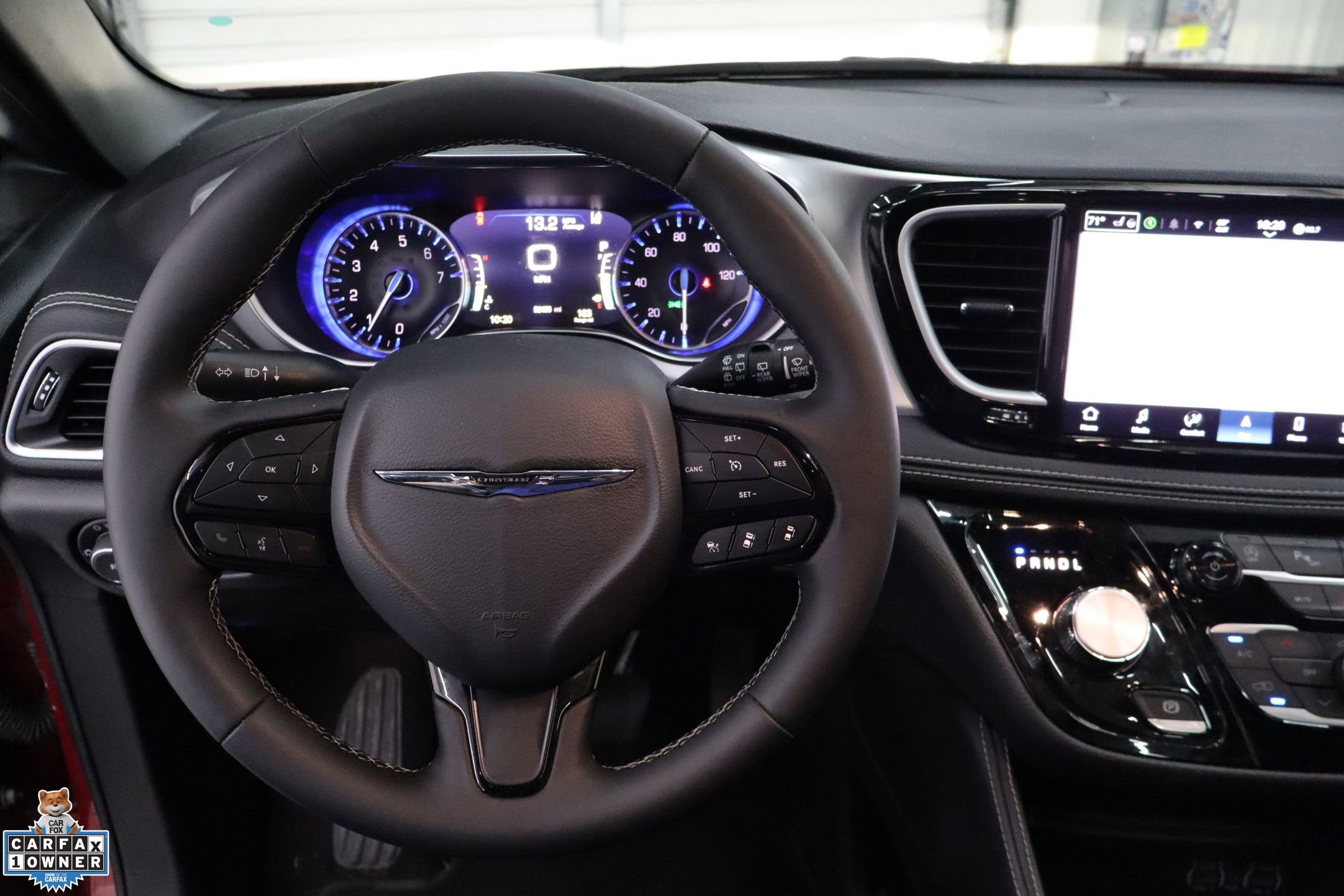 Used 2025 Chrysler Pacifica Limited image 17