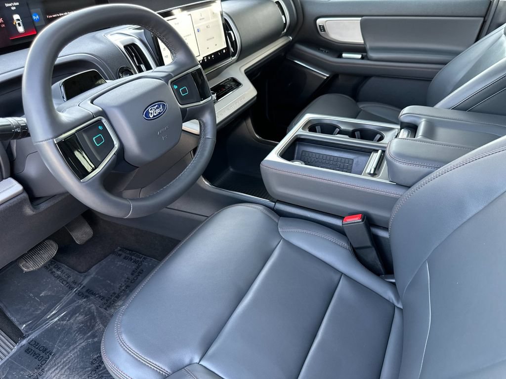Certified 2025 Ford Expedition Active AWD/4WD image 9