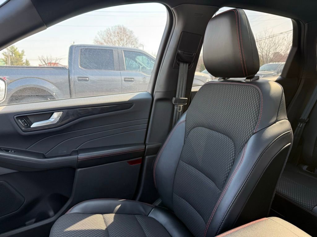 Certified 2023 Ford Escape ST-Line Select w/ Tech Pack #2 image 17