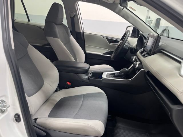 Used 2022 Toyota RAV4 XLE AWD/4WD image 34