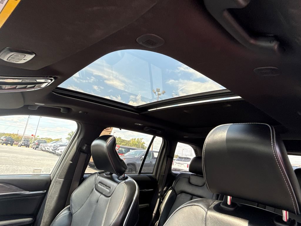 Used 2023 Jeep Grand Cherokee Overland w/ Luxury Tech Group IV RWD image 35