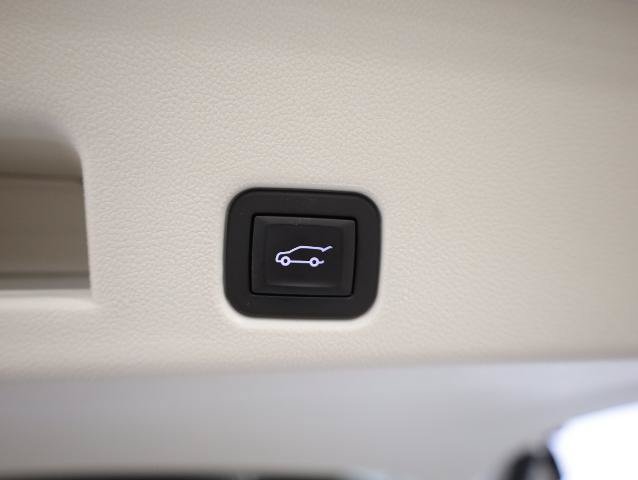 Used 2025 Buick Enclave Avenir w/ Trailering Package, 5000 lbs. AWD/4WD image 35