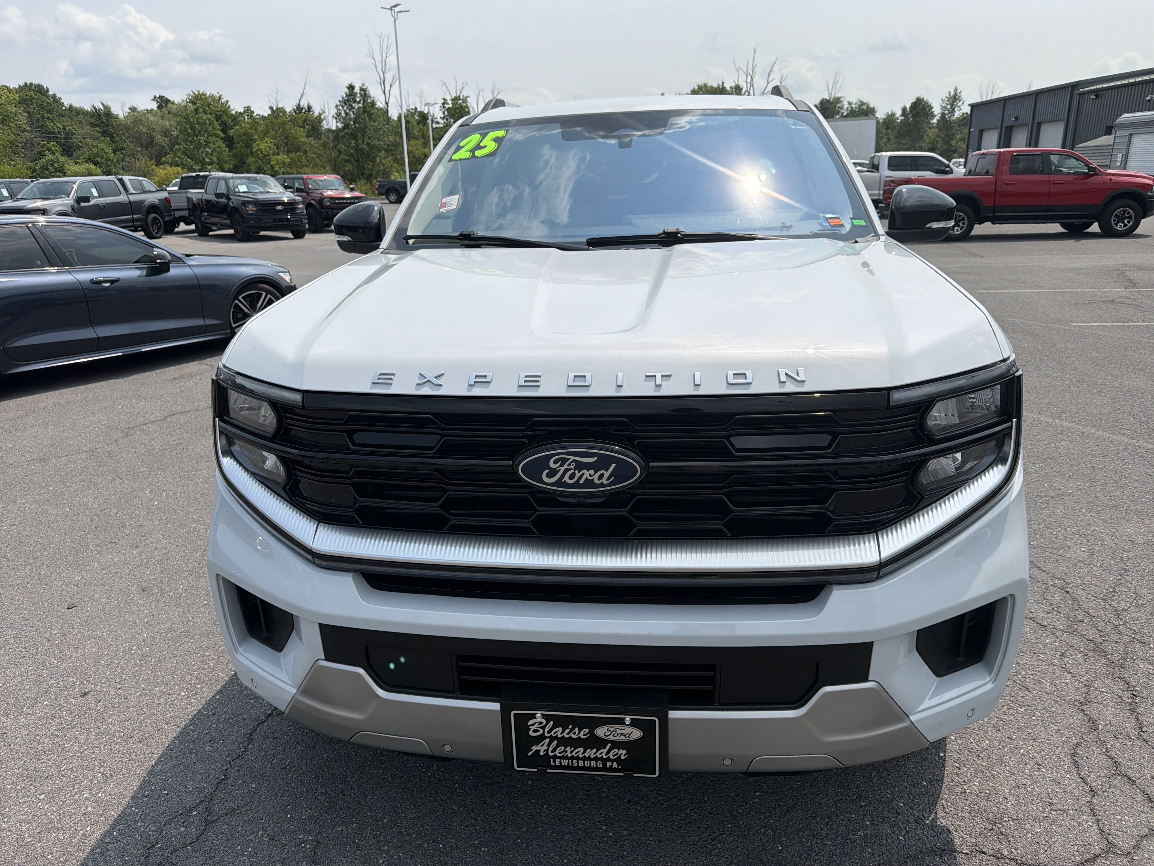 Certified 2025 Ford Expedition Max Platinum w/ Driver's Package AWD/4WD image 9