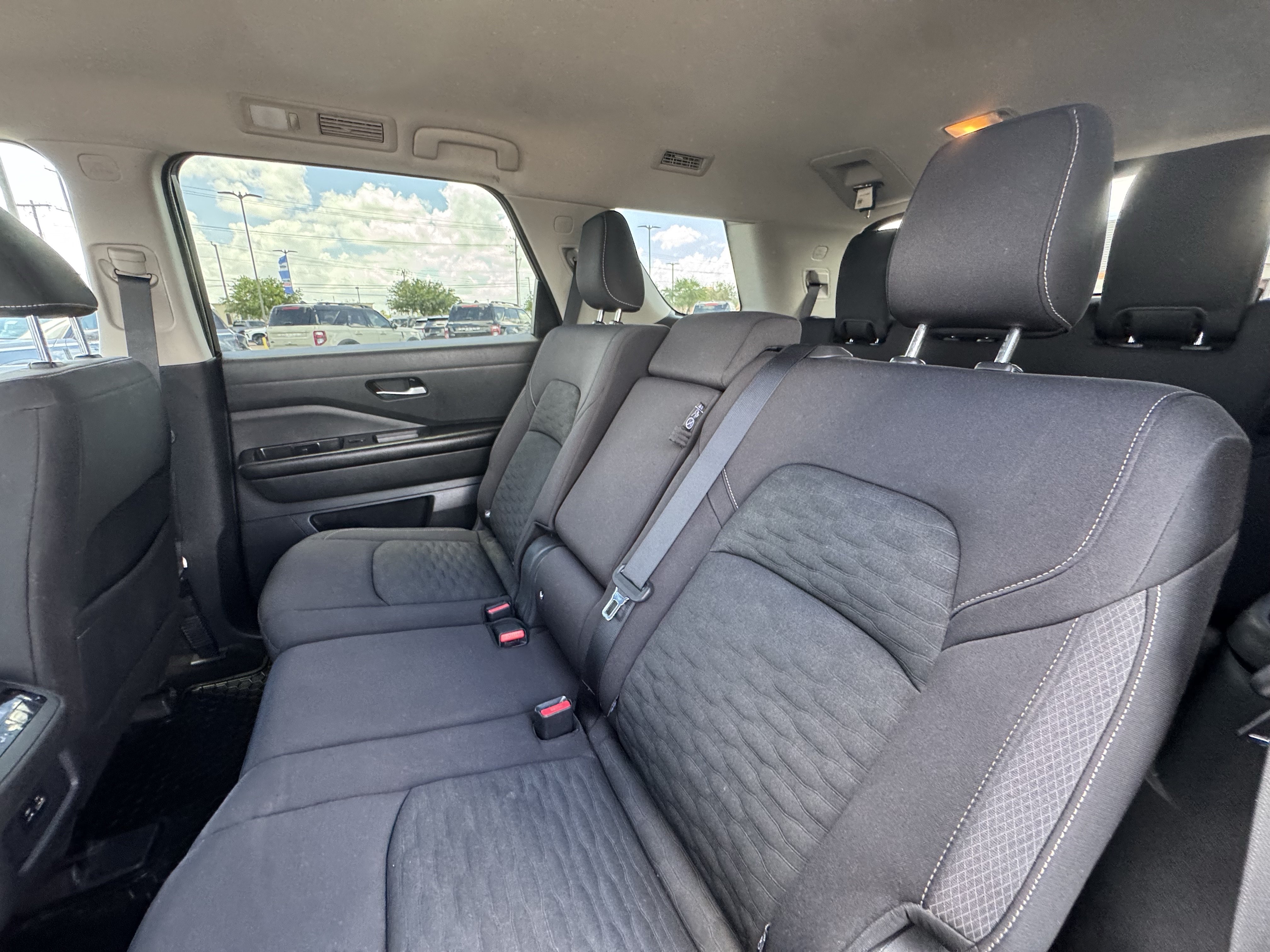 Used 2022 Nissan Pathfinder SV FWD image 26