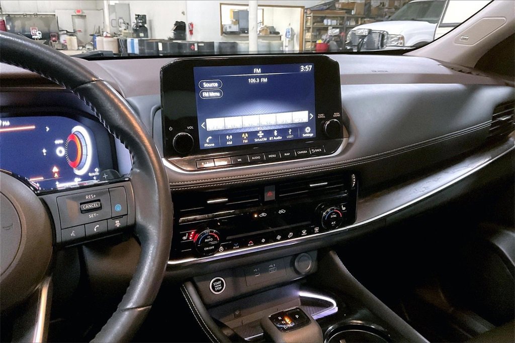 Used 2023 Nissan Rogue Platinum w/ Platinum Premium Package image 8