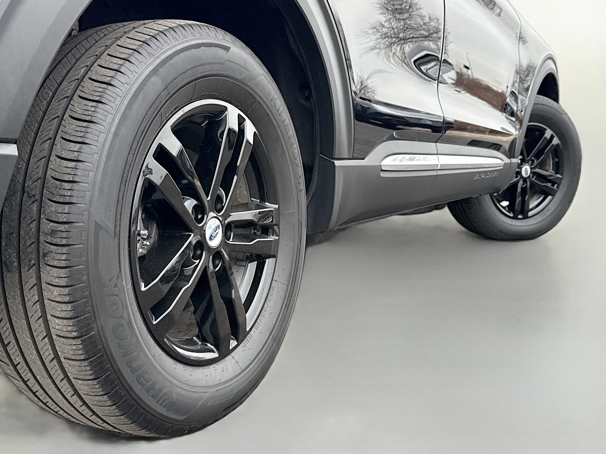 Certified 2023 Ford Explorer XLT w/ Equipment Group 202A image 17