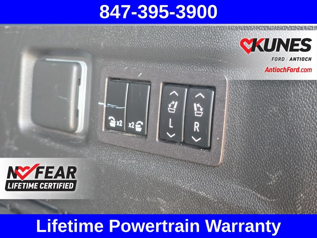 Used 2023 Chevrolet Tahoe Z71 w/ Luxury Package AWD/4WD image 31