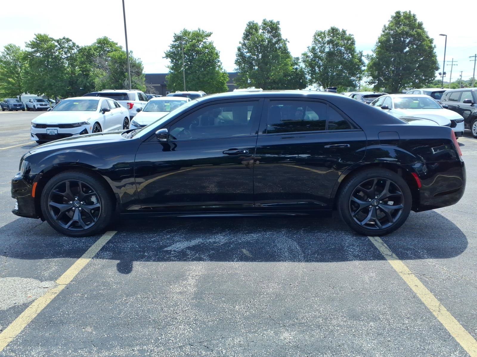 Used 2021 Chrysler 300 S w/ S Model Appearance Package RWD image 5