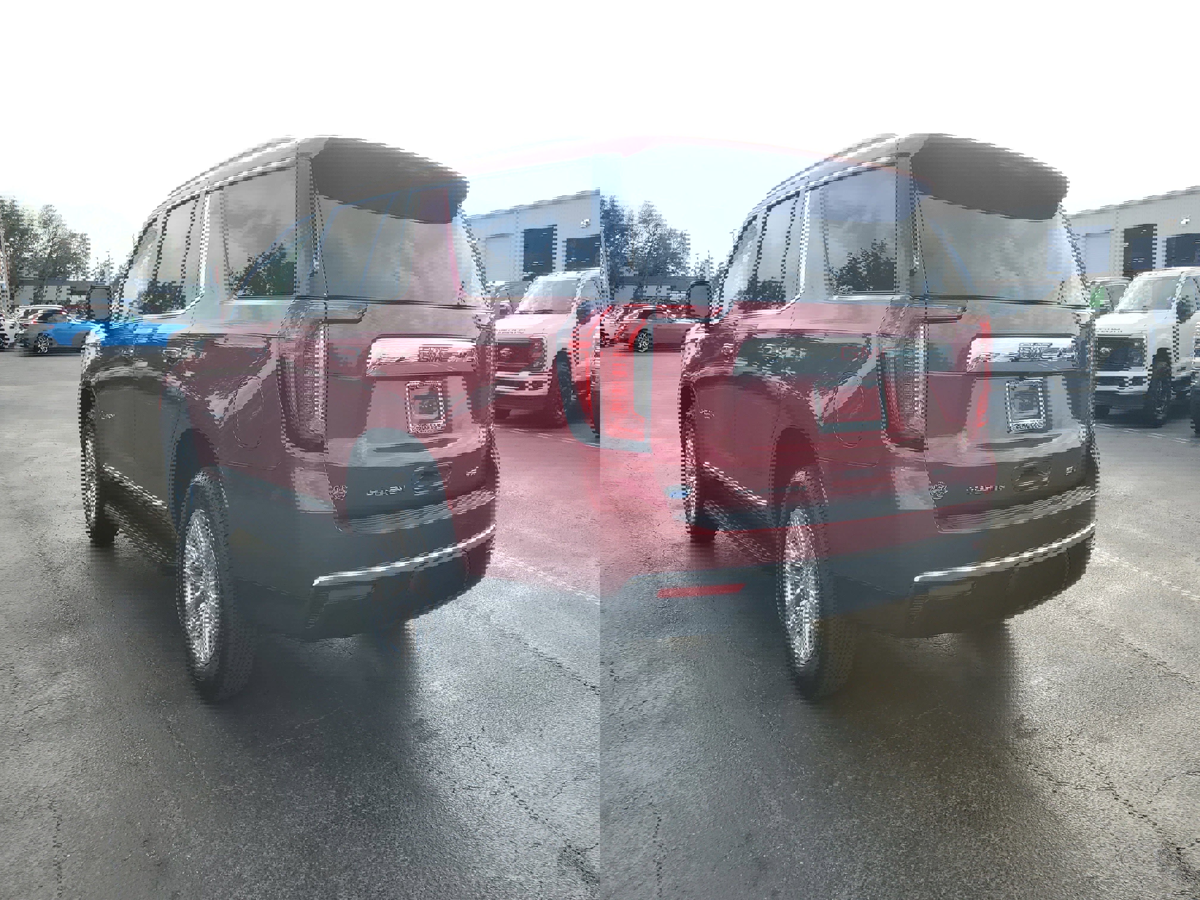 Used 2023 GMC Yukon SLT w/ SLT Luxury Package image 3