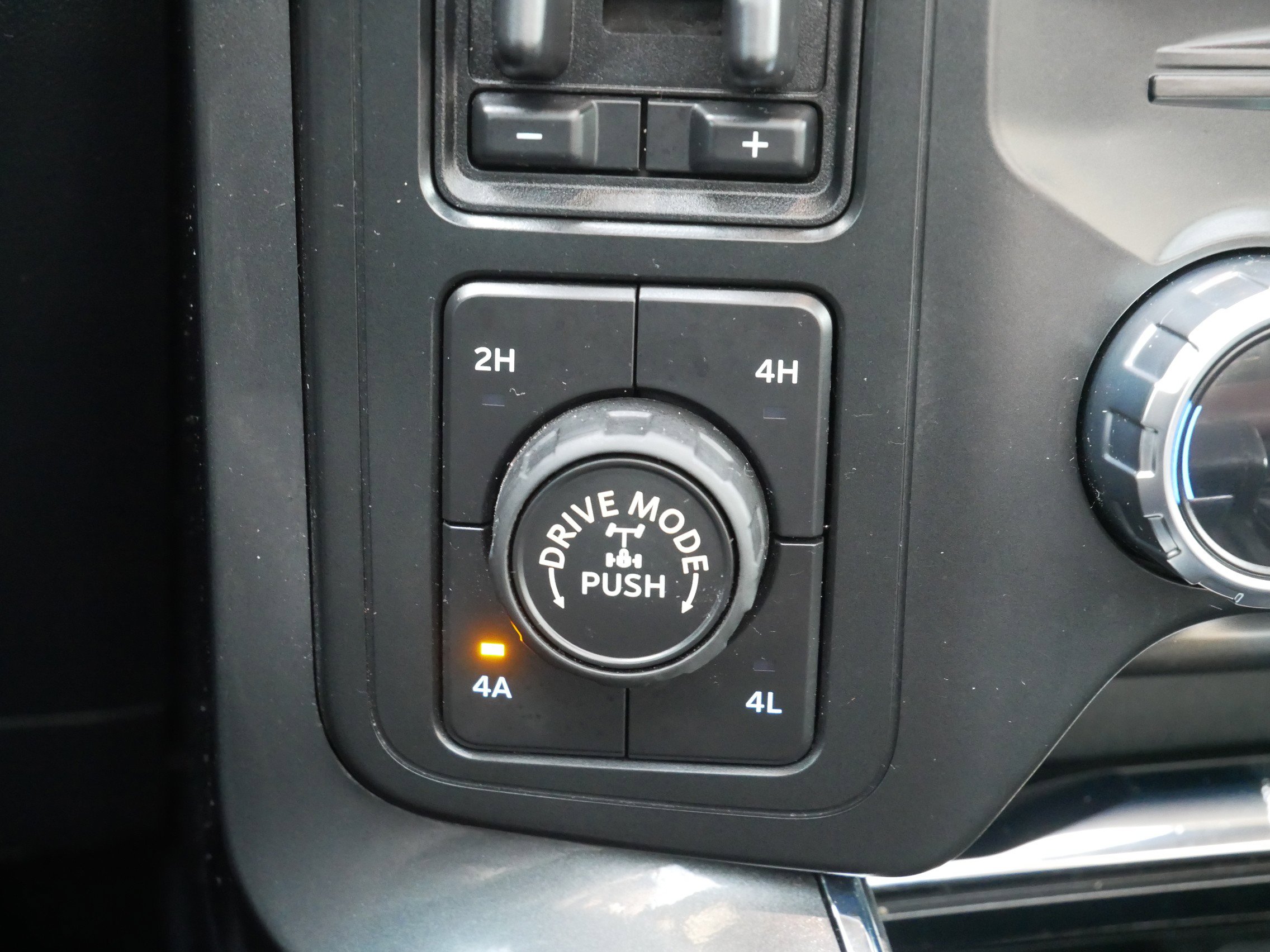 Certified 2022 Ford F150 Lariat w/ Equipment Group 502A High image 27