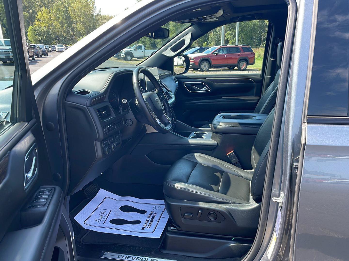 Used 2021 Chevrolet Suburban Z71 w/ Luxury Package AWD/4WD image 10
