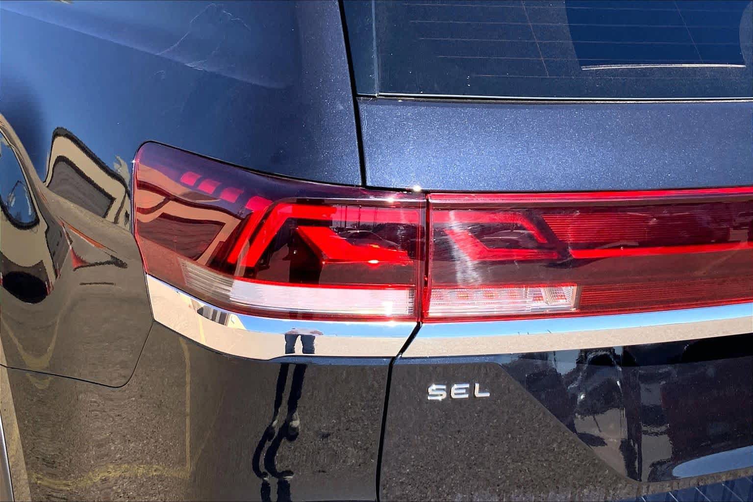 Used 2025 Volkswagen Atlas SEL Premium R-Line AWD/4WD image 28