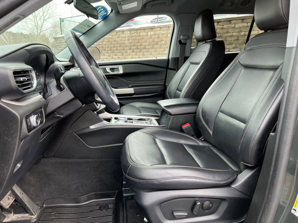Certified 2023 Ford Explorer XLT w/ Equipment Group 202A image 9