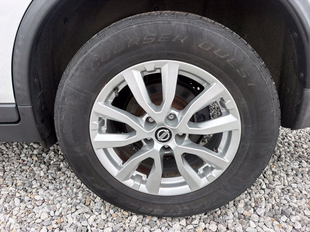 Used 2017 Nissan Rogue SV w/ SV Premium Package AWD/4WD image 51