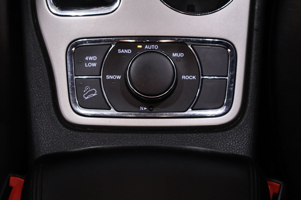 Used 2020 Jeep Grand Cherokee Altitude AWD/4WD image 30