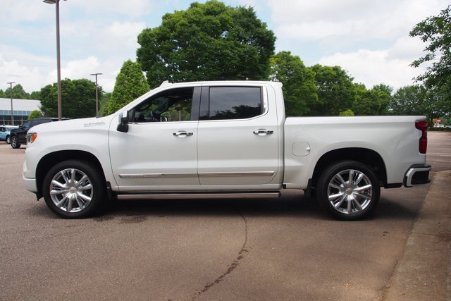 Used 2023 Chevrolet Silverado 1500 High Country w/ High Country Premium Package AWD/4WD image 4