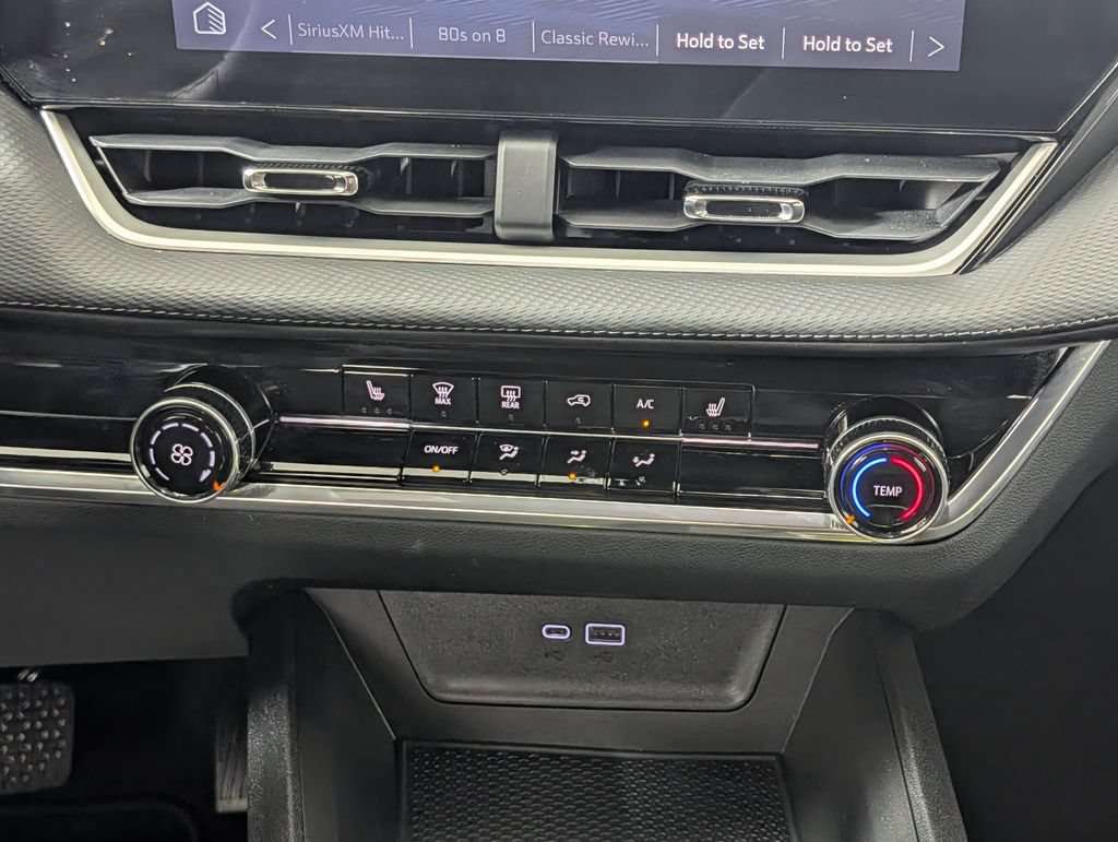 Used 2025 Chevrolet Equinox LT w/ Safety and Technology Package FWD image 15