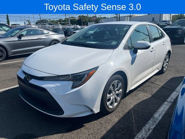 Used 2024 Toyota Corolla LE FWD image 2