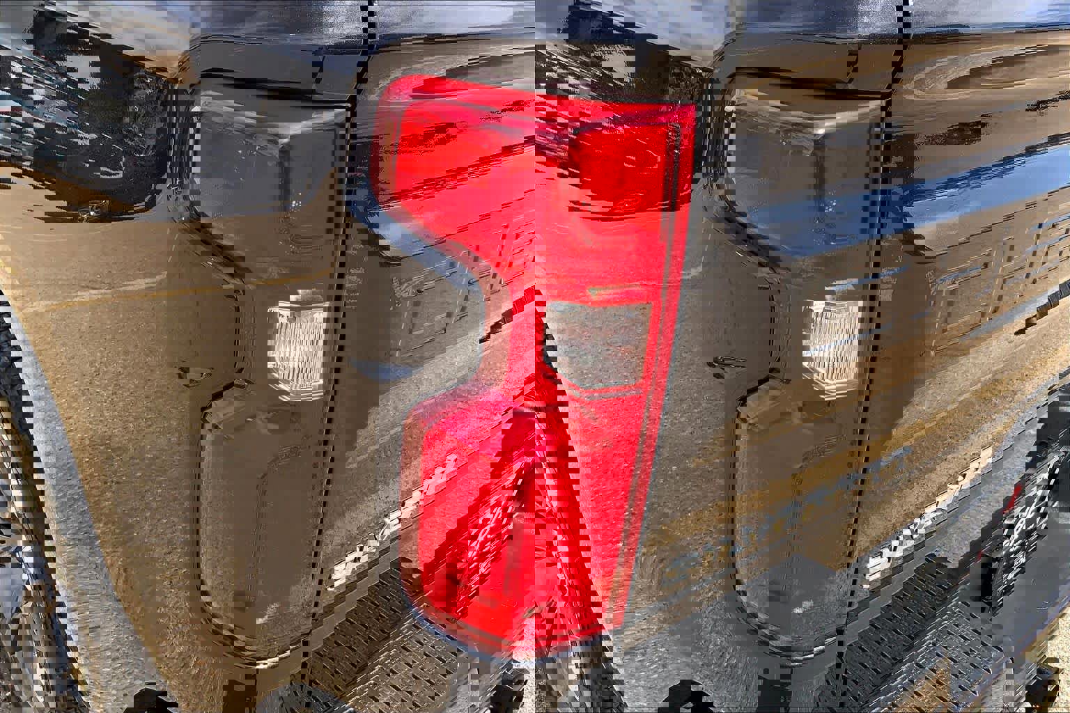 Used 2024 Chevrolet Silverado 1500 High Country w/ Technology Package AWD/4WD image 29