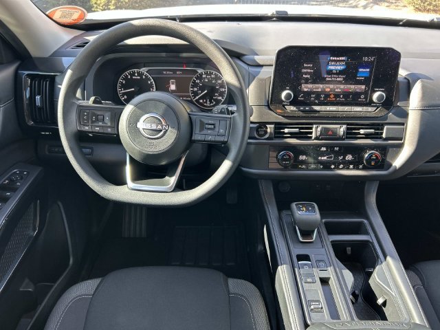 Used 2025 Nissan Pathfinder S FWD image 13