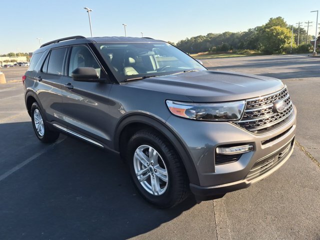 Certified 2023 Ford Explorer XLT w/ Equipment Group 202A AWD/4WD image 2