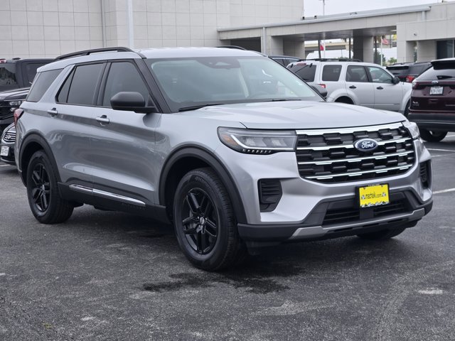 Certified 2025 Ford Explorer Active RWD image 3