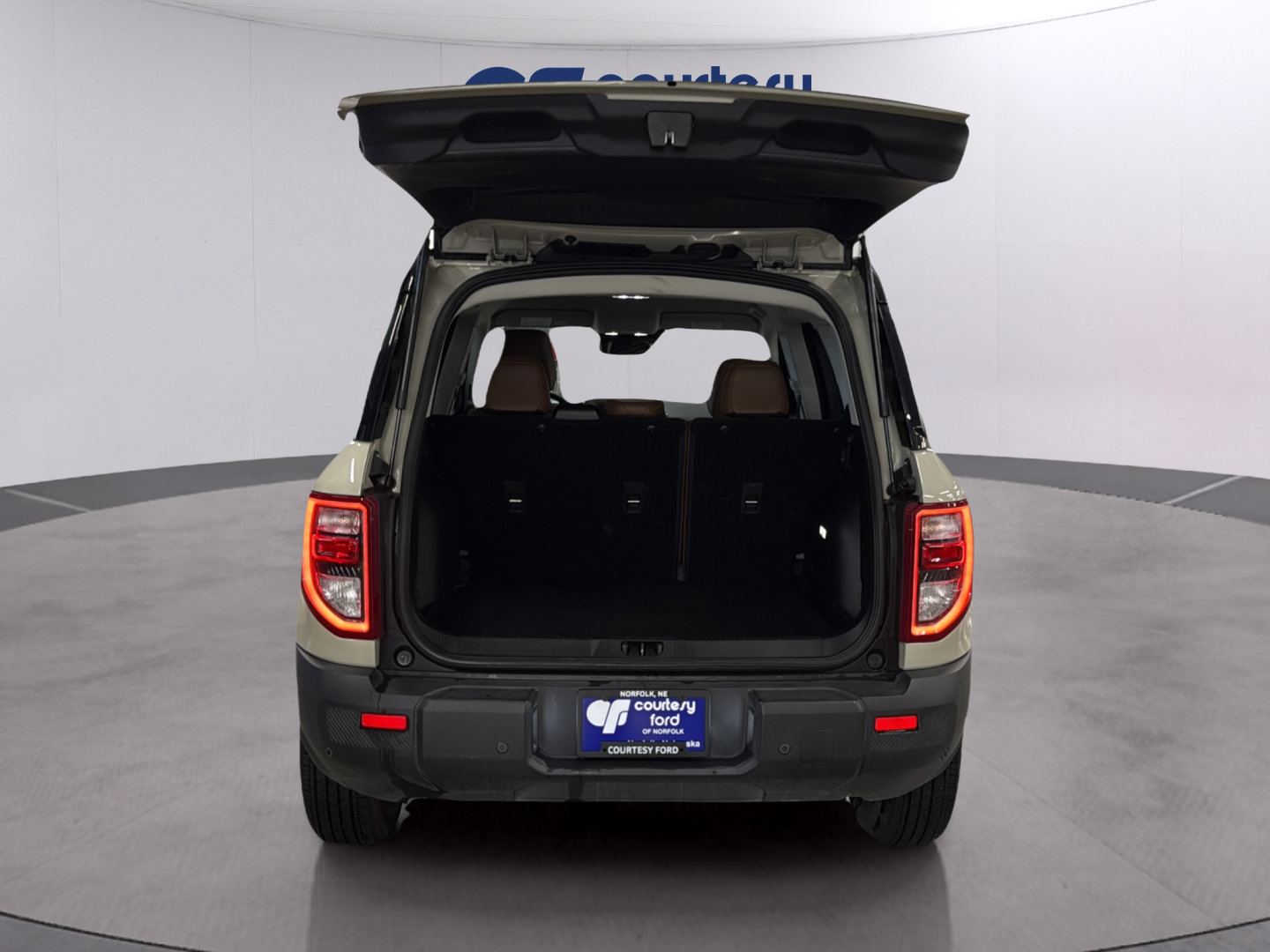 Certified 2025 Ford Bronco Sport Outer Banks w/ Outer Banks Tech Package+ AWD/4WD image 9