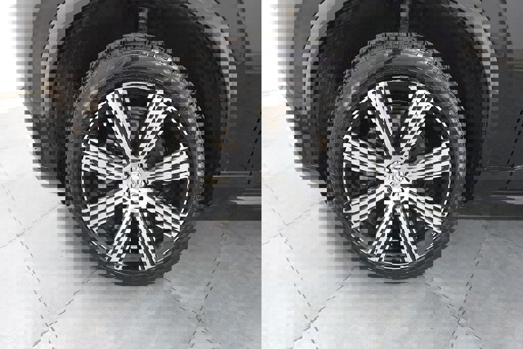 Used 2023 Volvo XC90 B6 Ultimate w/ Protection Package Premier image 29