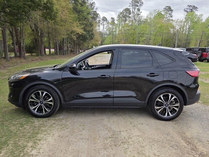 Certified 2021 Ford Escape SE w/ SE Sport Appearance Package image 2