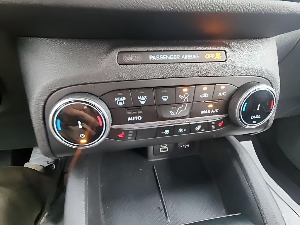 Certified 2025 Ford Escape ST-Line Select AWD/4WD image 26