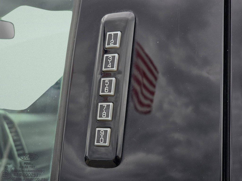 Certified 2018 Ford F150 Platinum w/ Technology Package image 32