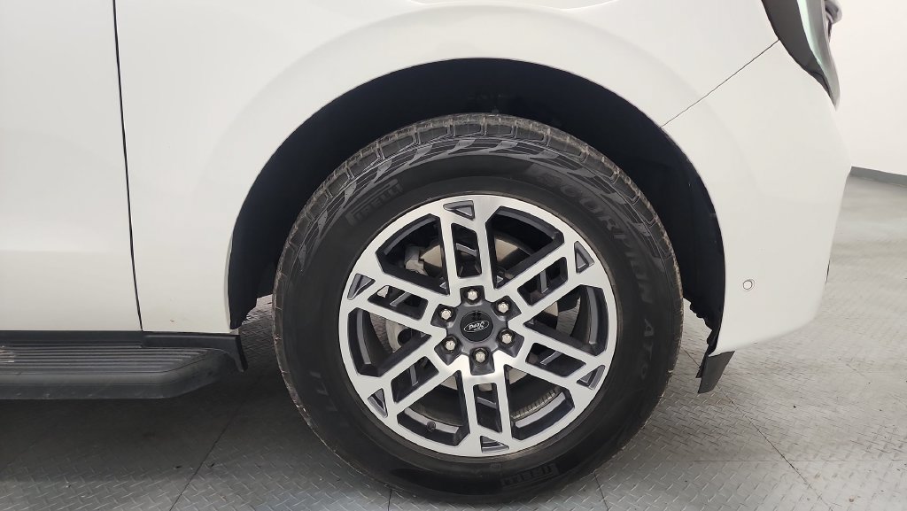 Certified 2025 Ford Expedition Active AWD/4WD image 26