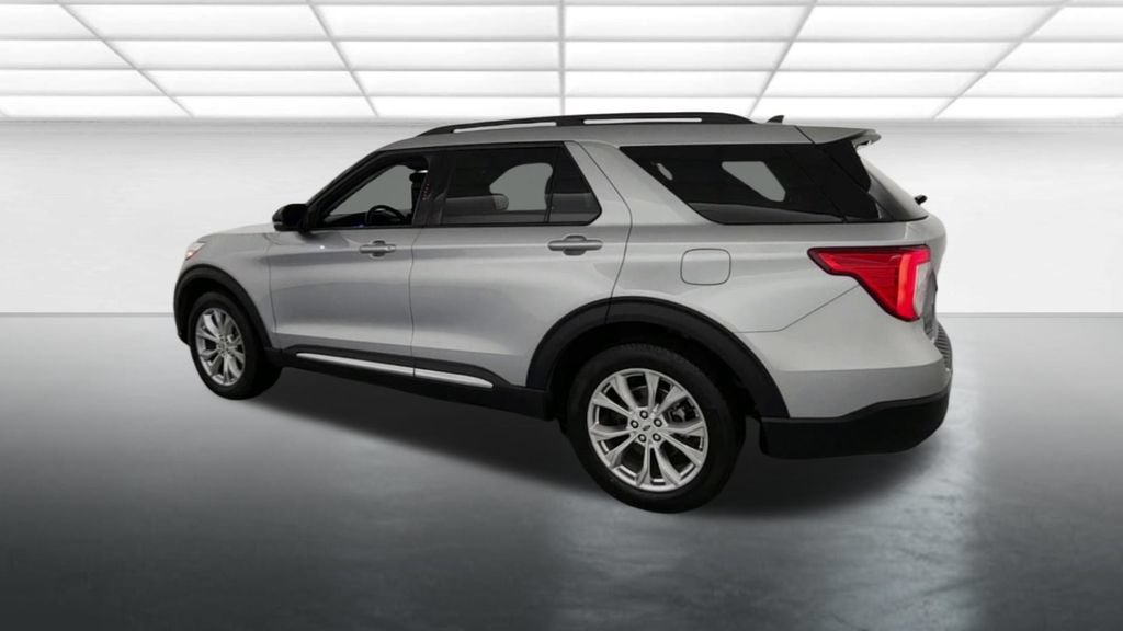 Certified 2024 Ford Explorer XLT w/ Equipment Group 202A AWD/4WD image 7
