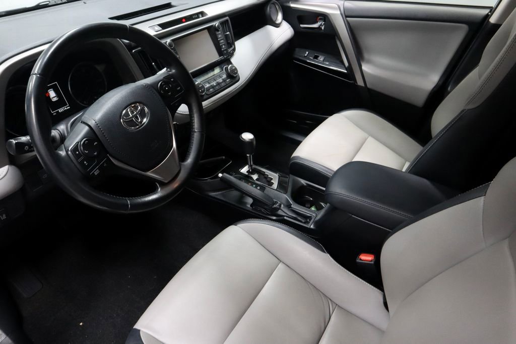 Used 2018 Toyota RAV4 Limited AWD/4WD image 23