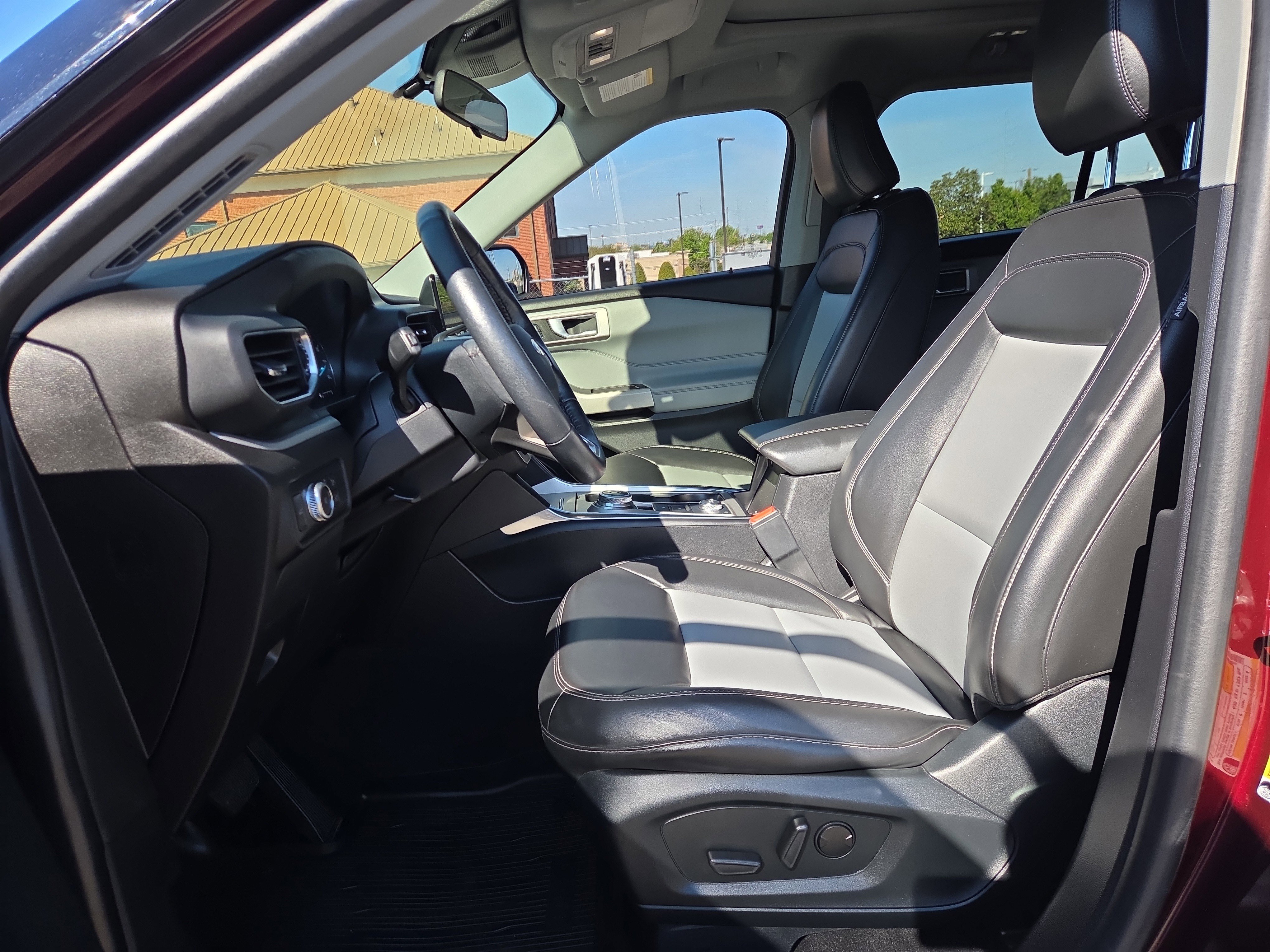 Certified 2022 Ford Explorer XLT w/ Equipment Group 202A AWD/4WD image 10