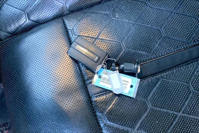 Used 2022 Jeep Grand Wagoneer Series III w/ Rear Seat Video Group 1 image 14