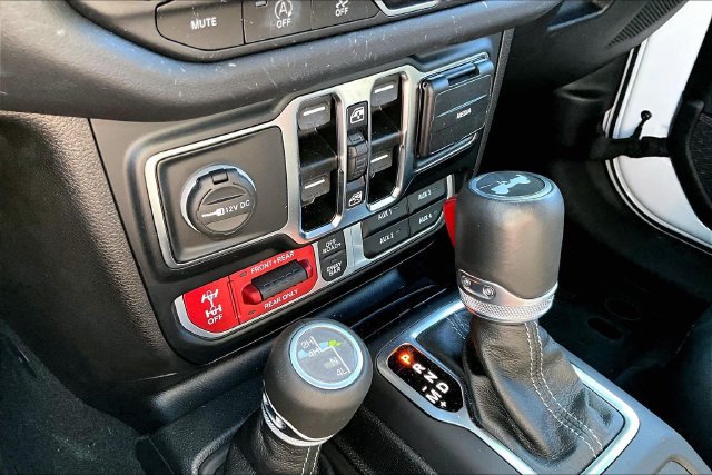 Used 2024 Jeep Wrangler Unlimited Rubicon w/ Technology Group AWD/4WD image 16