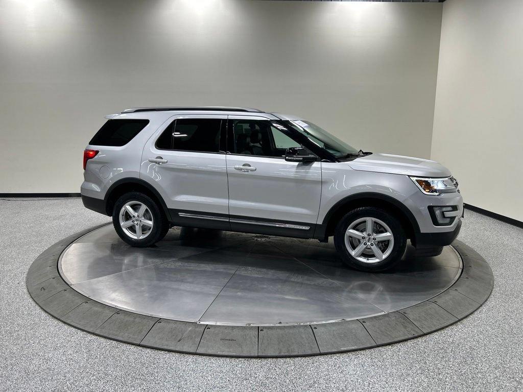 Certified 2017 Ford Explorer XLT w/ Equipment Group 202A AWD/4WD image 6