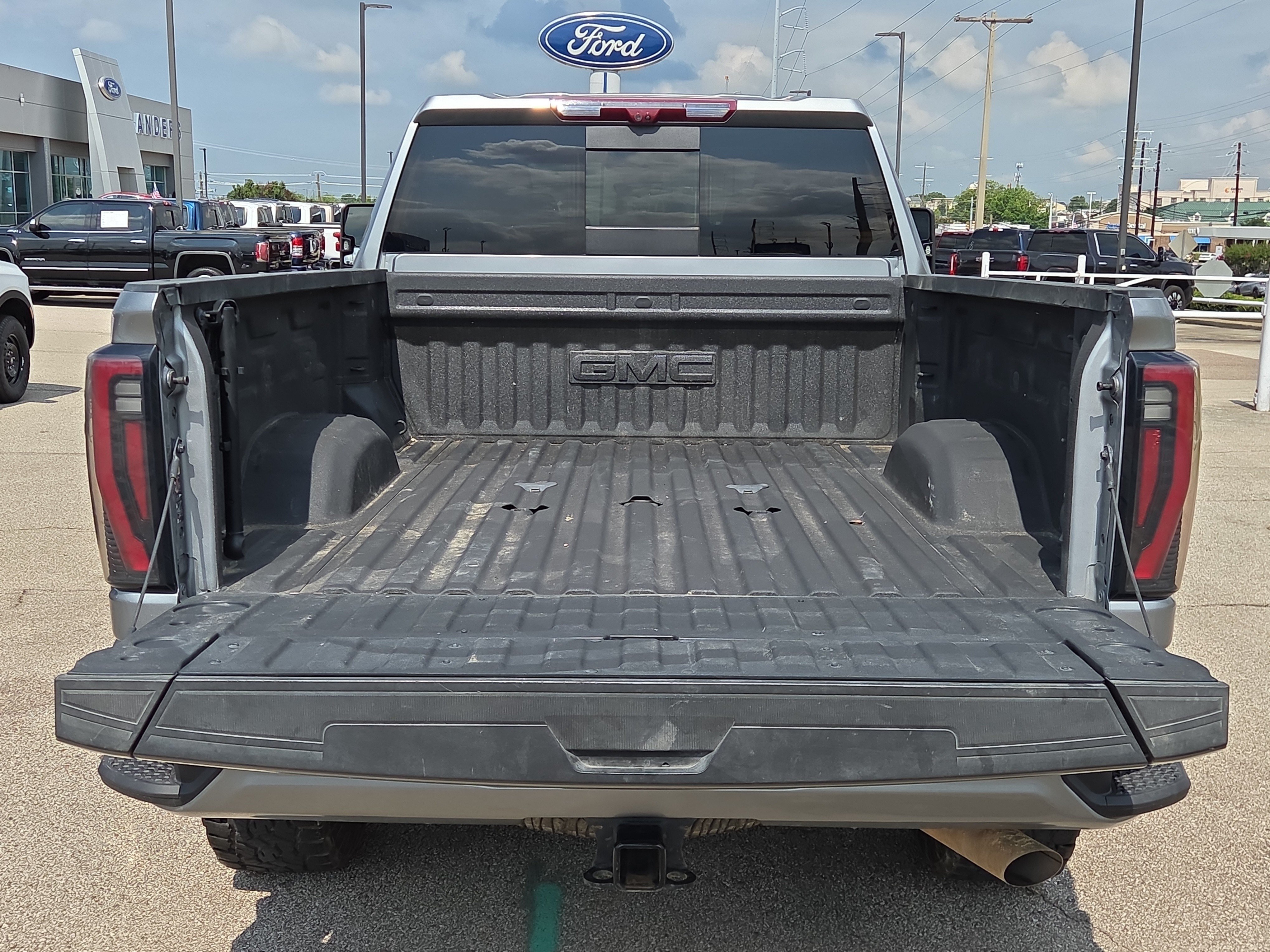 Used 2025 GMC Sierra 2500 AT4 w/ Technology Package AWD/4WD image 13