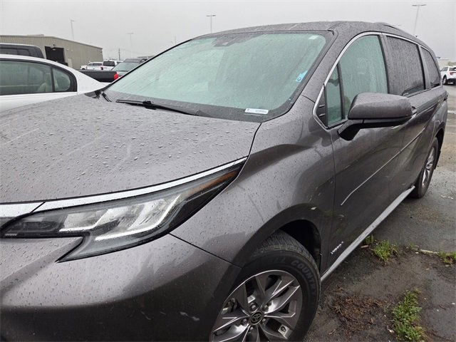 Used 2021 Toyota Sienna LE video 2