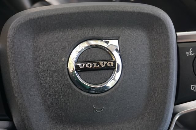 Used 2021 Volvo XC40 T4 Momentum w/ Protection Package Premier FWD image 32