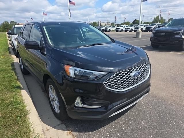Certified 2024 Ford Edge SEL w/ Convenience Package AWD/4WD image 2