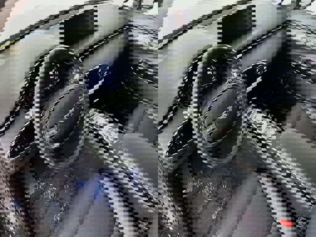 Used 2025 Genesis GV70 2.5T image 9