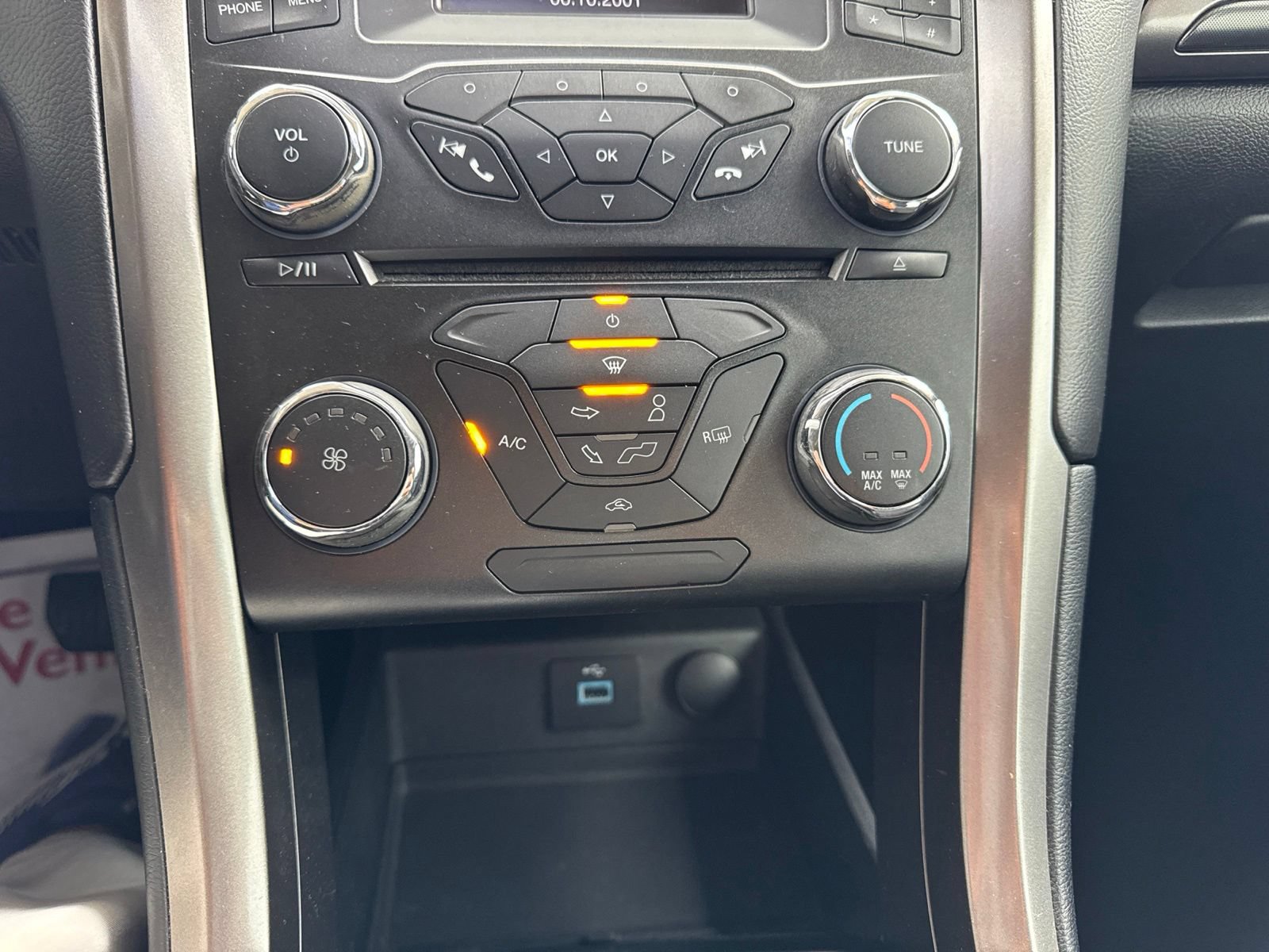 Certified 2017 Ford Fusion SE w/ Equipment Group 201A FWD image 31