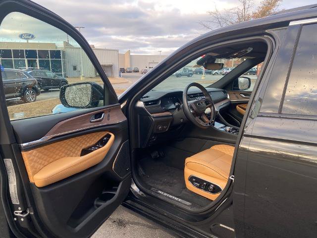 Used 2024 Jeep Grand Cherokee Summit image 10