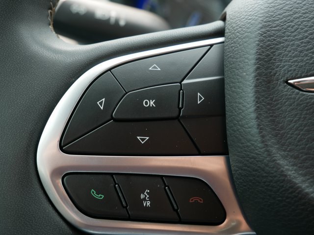 Used 2024 Chrysler Pacifica Touring-L FWD image 20