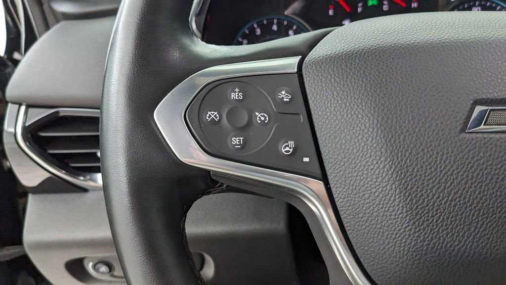 Used 2023 Chevrolet Traverse RS image 33