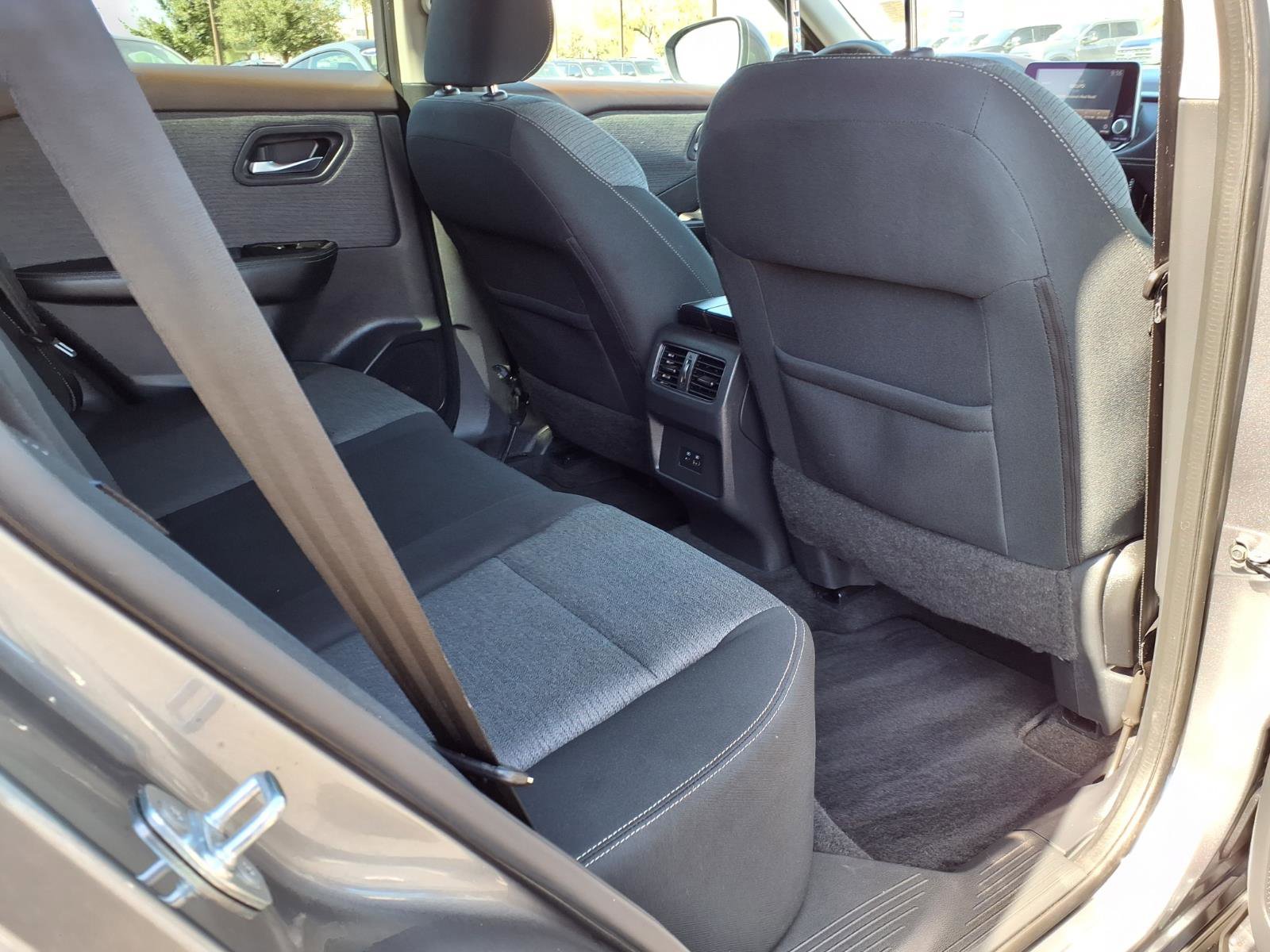 Used 2022 Nissan Rogue SV FWD image 13